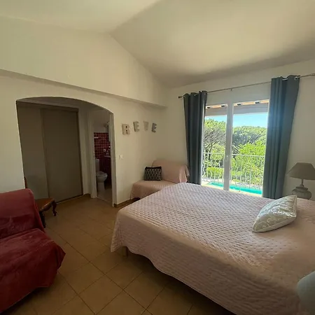 Vila Climatisee Avec Grande Piscine *