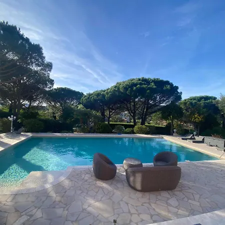 Climatisee Avec Grande Piscine