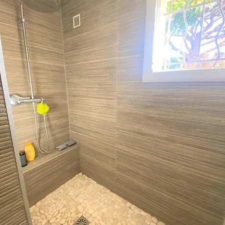 Climatisee Avec Grande Piscine