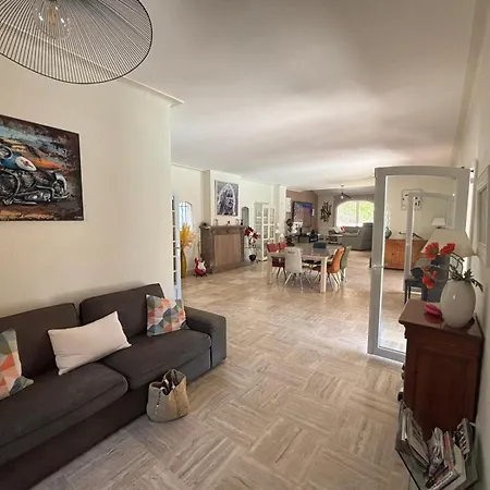 Villa Climatisee Avec Grande Piscine
