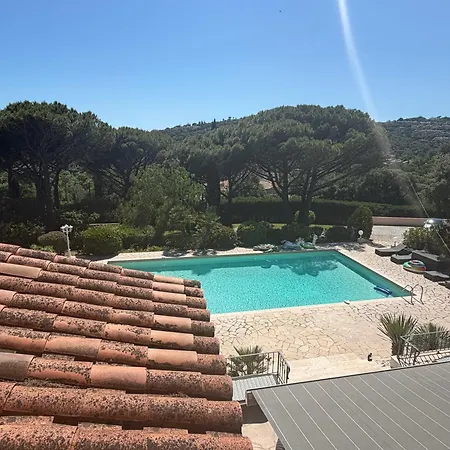Climatisee Avec Grande Piscine *